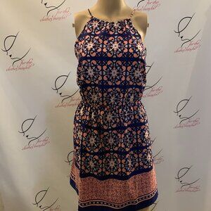 E M. Size Medium. Border Print Dress. Tie at neck. Elastic Waist. B94.